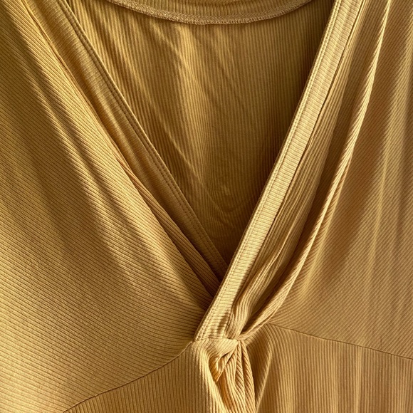 🥂HP🍾 FREE PEOPLE shimmy shake knot open back yellow long sleeve top L like new - Picture 9 of 10